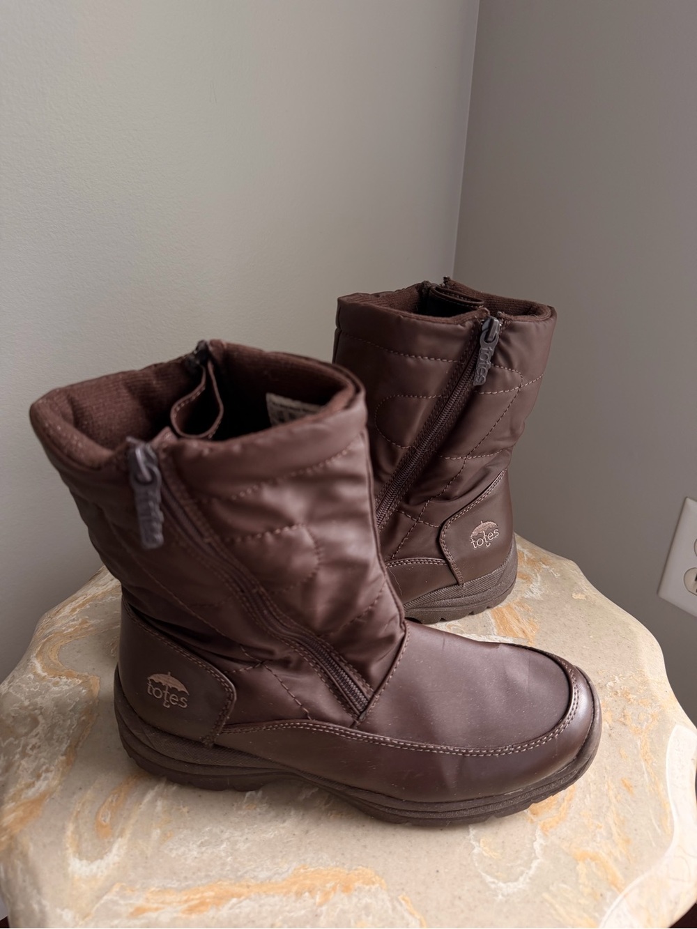 Totes Women’s 8 US Brown Winter Boots with Side Zipper UK 6.5 EU 40